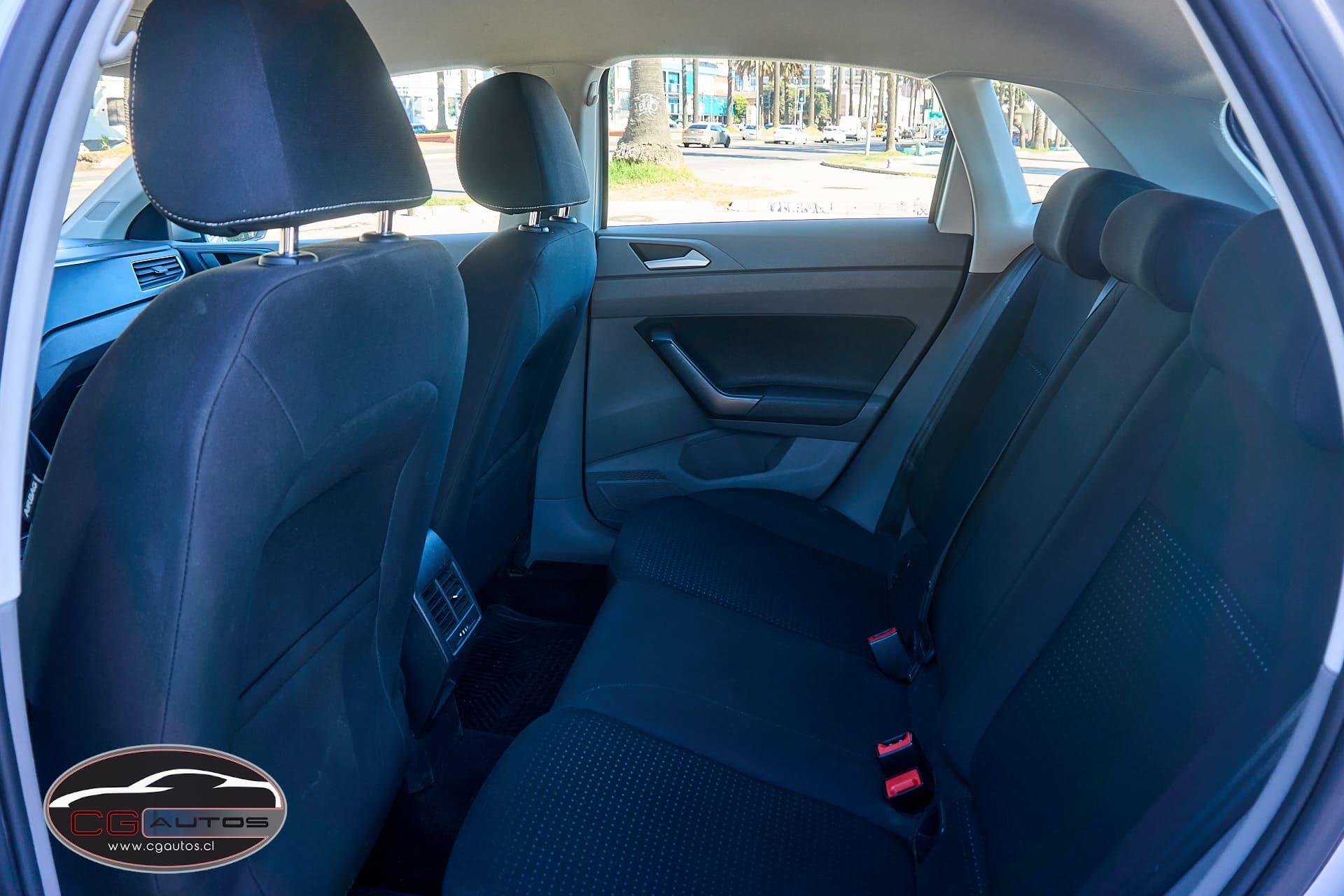Volkswagen Polo — foto 8 de 14