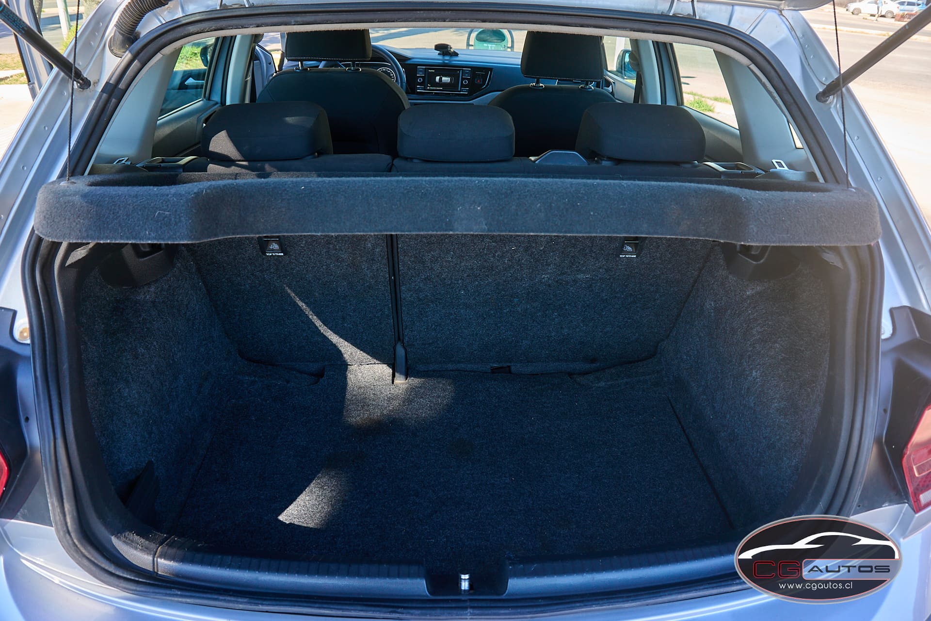 Volkswagen Polo — foto 9 de 14